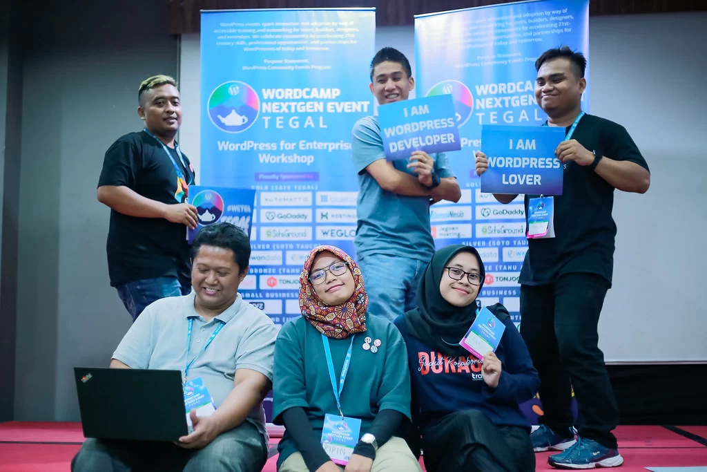 Flashback to 2023: My Experience Volunteering at WordCamp NextGen Tegal Focused on "WordPress for Enterprise" 2 teman web id 1a4d2